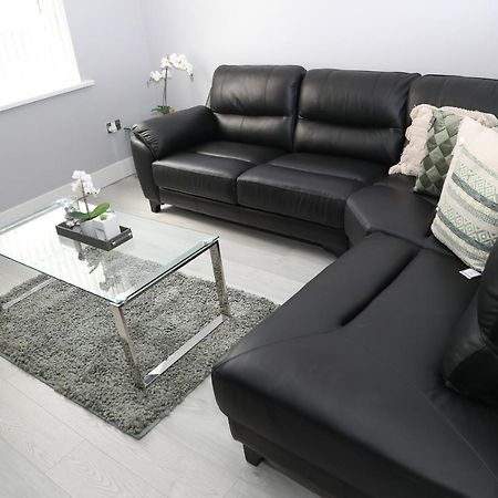 Homely 1-Bed Apartment In Birmingham Buitenkant foto