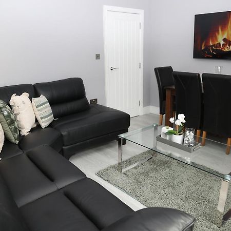 Homely 1-Bed Apartment In Birmingham Buitenkant foto
