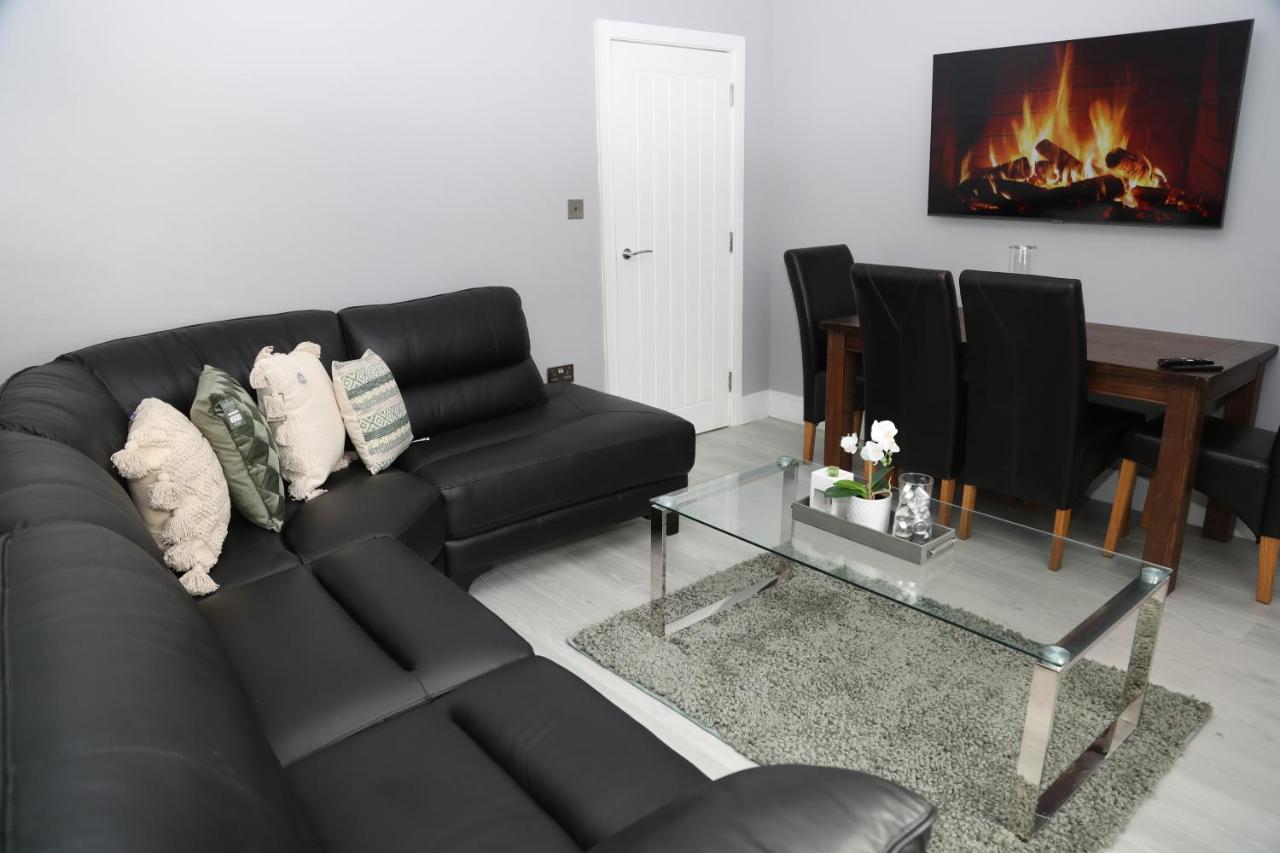 Homely 1-Bed Apartment In Birmingham Buitenkant foto
